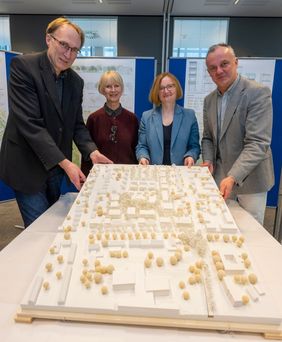 Gruppenbild mit Prof. Dr. Martin Haag, Prof. Jórunn Ragnarsdóttir, Dr. Magdalena Szablewska und Dr. Matthias Müller 