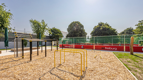 Außenanlage Westbad: Der SC-Soccercourt und die Calisthenics-Anlage