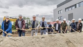 Spatenstich für Elefantenweg mit Stadtrat Lars Petersen, Stadtrat Martin Kotterer, Matthias Müller (Geschäftsführer FSB), OB Martin Horn, Magdalena Szablewska (Geschäftsführung FSB),  Stadtrat Klaus Schüle, Stadtrat Ramon Kathrein, Stadtrat Stefan Schillinger, Stadtrat Jörg Dengler