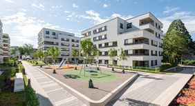 Ansicht der neuen Gebäude in der Belchenstraße mit Spielplatz